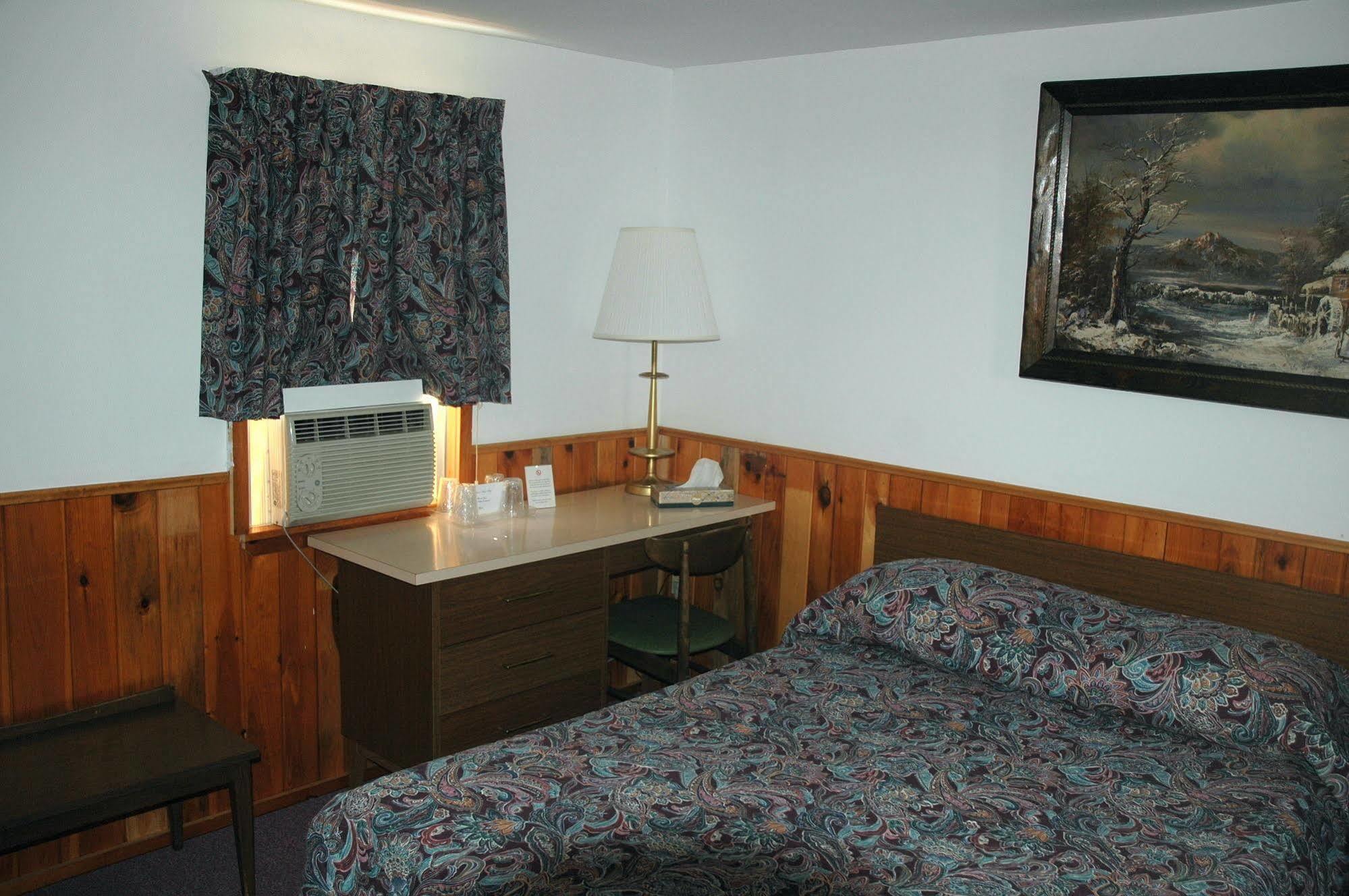 Luzerne Court Motel Lake Luzerne Kültér fotó